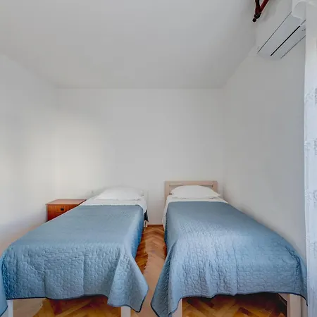 Seafront With Balcony Sea View And Mooring