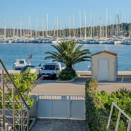 Seafront With Balcony Sea View And Mooring * Рогозница
