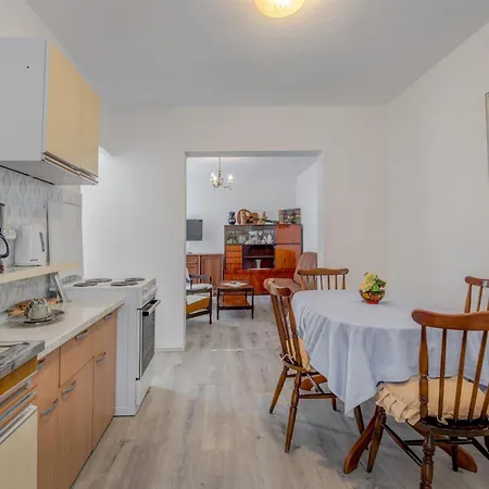 Seafront With Balcony Sea View And Mooring 아파트