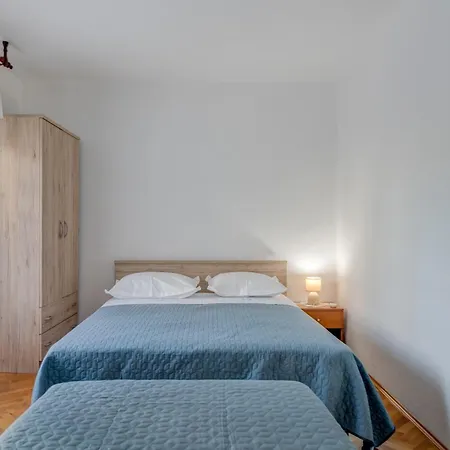 Seafront With Balcony Sea View And Mooring 아파트 *