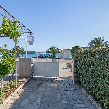 Seafront With Balcony Sea View And Mooring *