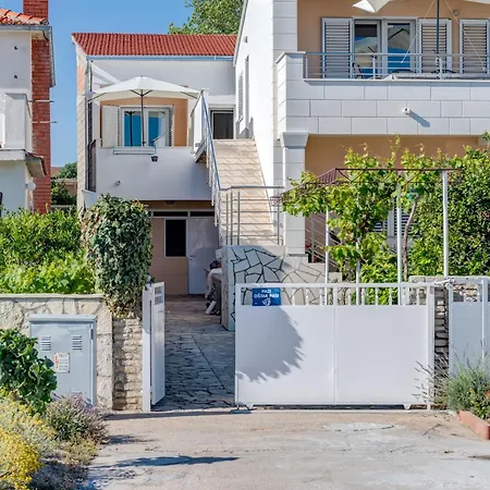 Seafront With Balcony Sea View And Mooring Рогозница