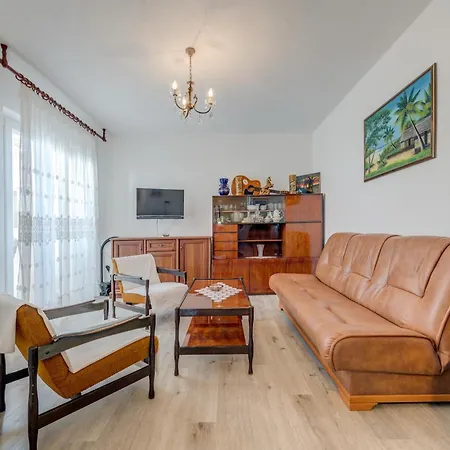 Seafront With Balcony Sea View And Mooring 아파트