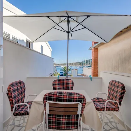 Seafront With Balcony Sea View And Mooring Apartment *