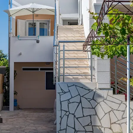 아파트 Seafront With Balcony Sea View And Mooring 로고즈니차