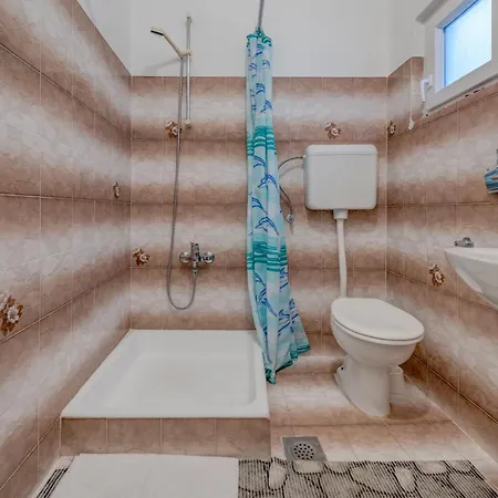 Seafront With Balcony Sea View And Mooring *