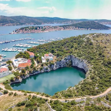 Seafront With Balcony Sea View And Mooring アパート *