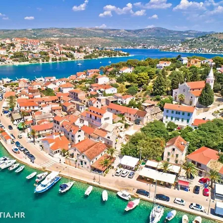 Seafront With Balcony Sea View And Mooring Διαμέρισμα Rogoznica (Sibenik-Knin)