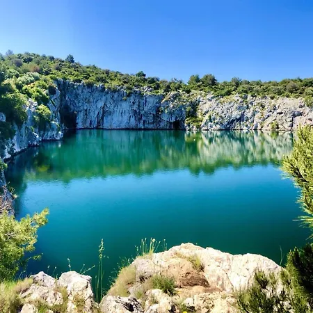 Seafront With Balcony Sea View And Mooring * 로고즈니차