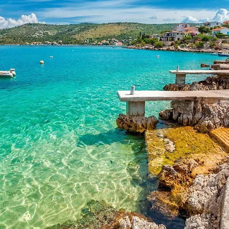 Seafront With Balcony Sea View And Mooring 아파트