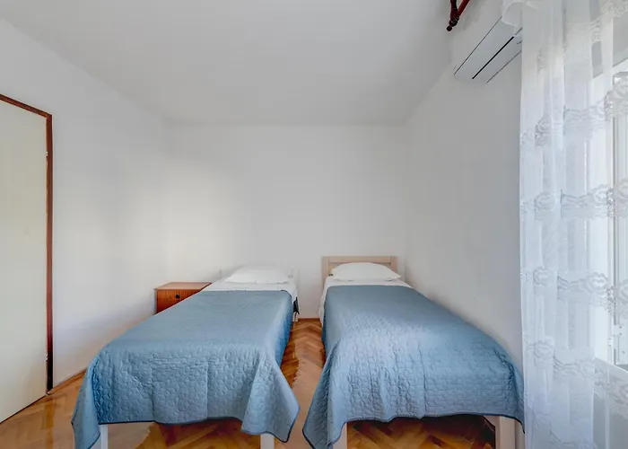 Seafront With Balcony Sea View And Mooring