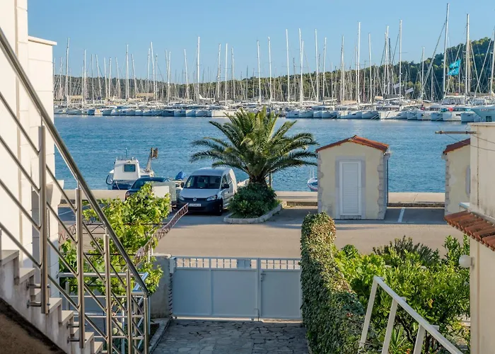 Seafront With Balcony Sea View And Mooring * 로고즈니차