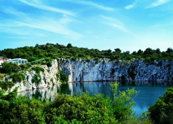 아파트 Seafront With Balcony Sea View And Mooring