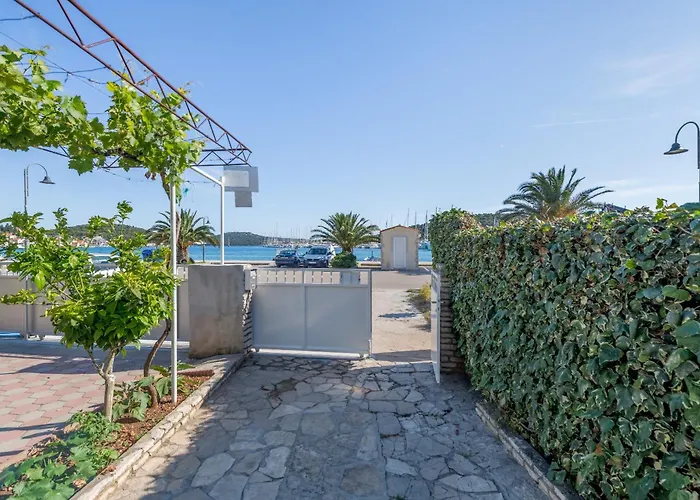 Seafront With Balcony Sea View And Mooring *