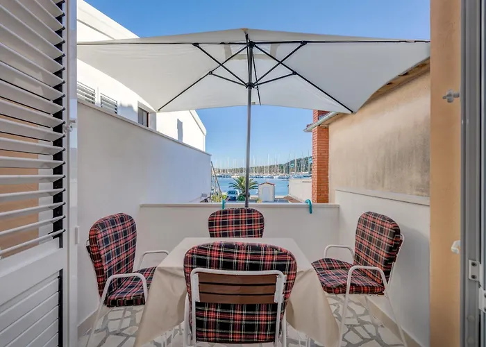 Seafront With Balcony Sea View And Mooring Apartamento *