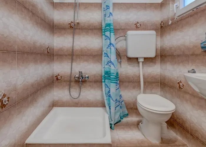 Seafront With Balcony Sea View And Mooring *