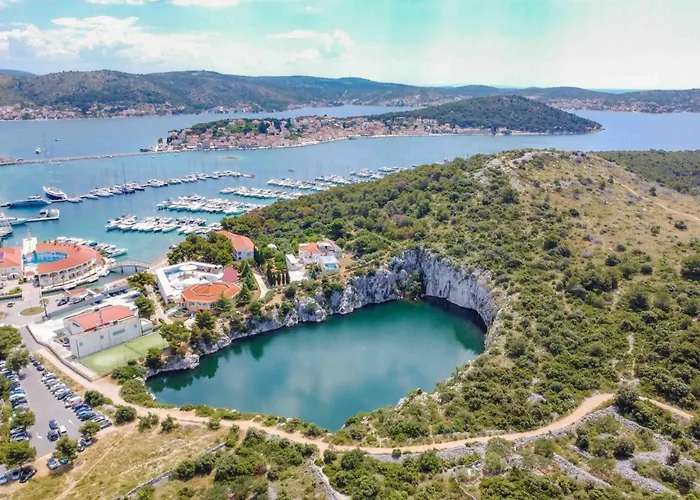 Seafront With Balcony Sea View And Mooring Apartamento *