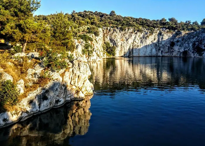 Seafront With Balcony Sea View And Mooring