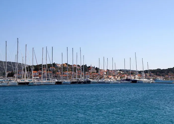 Seafront With Balcony Sea View And Mooring Apartamento Rogoznica (Sibenik-Knin)